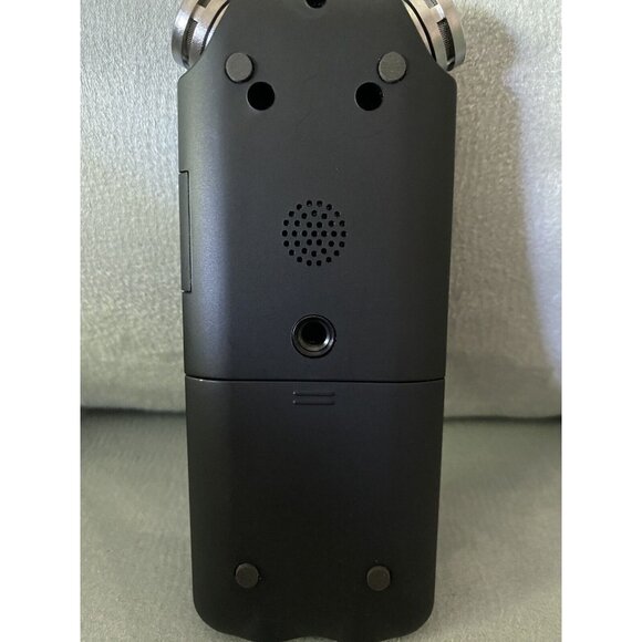 TASCAM DR-05 Linear PCM recorder (Version 2) w/ 4GB Micro SD Card (Very Good) - Picture 6 of 7